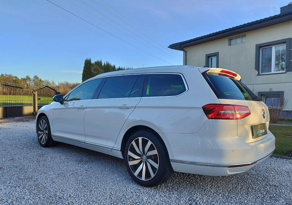 Volkswagen Passat cena 69900 przebieg: 217000, rok produkcji 2017 z Tychowo małe 172